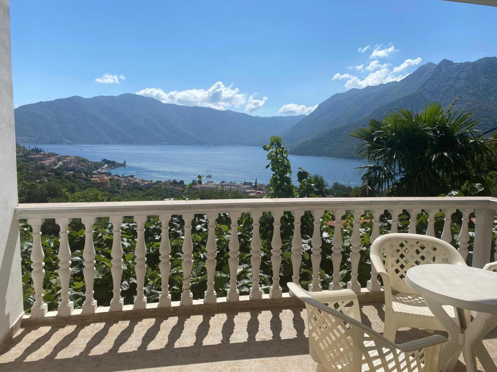 L & D Panorama Apartmani ริซาน ภายนอก รูปภาพ